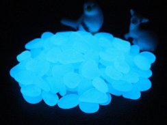 Žiariace fluorescenčné kamene biele 100ks
