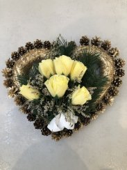 Šiškový věnec ve tvaru srdce s růžema - žluté
