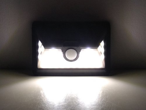 Moderná solárna lampa so senzorom pohybu 24 LED